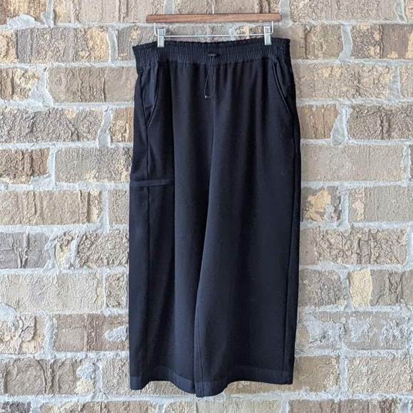 Athleta Triumph Hybrid Wide Leg Black Crop Pants Sweatpants Size Large - Picture 1 of 10